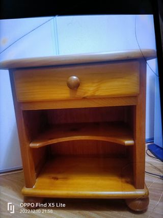 Mesita de noche, madera de pino