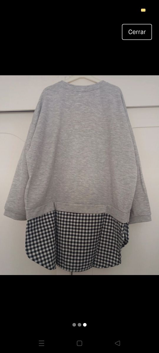 Suéter gris con camisa de cuadros