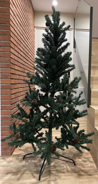 Árbol de navidad con piñas 150 cm