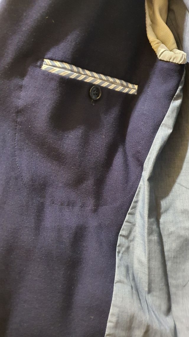 Americana azul de la marca Mango