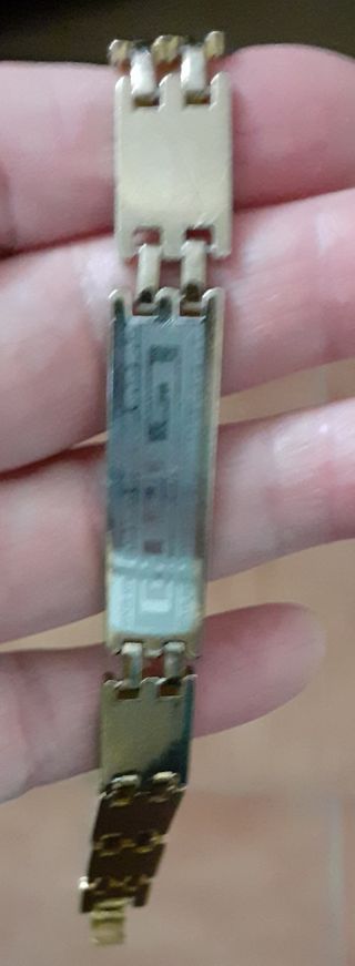 Pulsera dorada tipo esclava