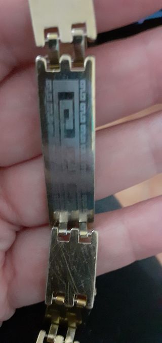 Pulsera dorada tipo esclava