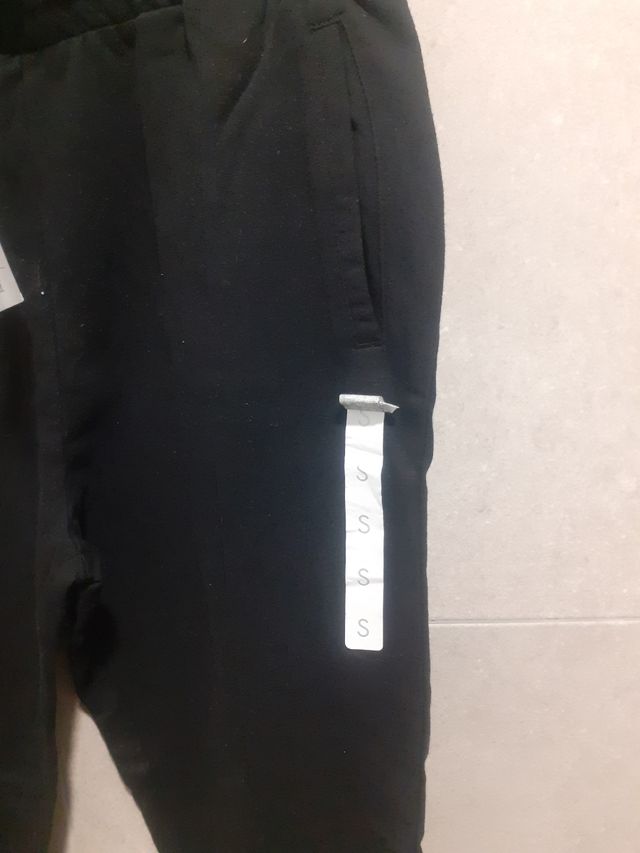 pantalón deportivo nuevo