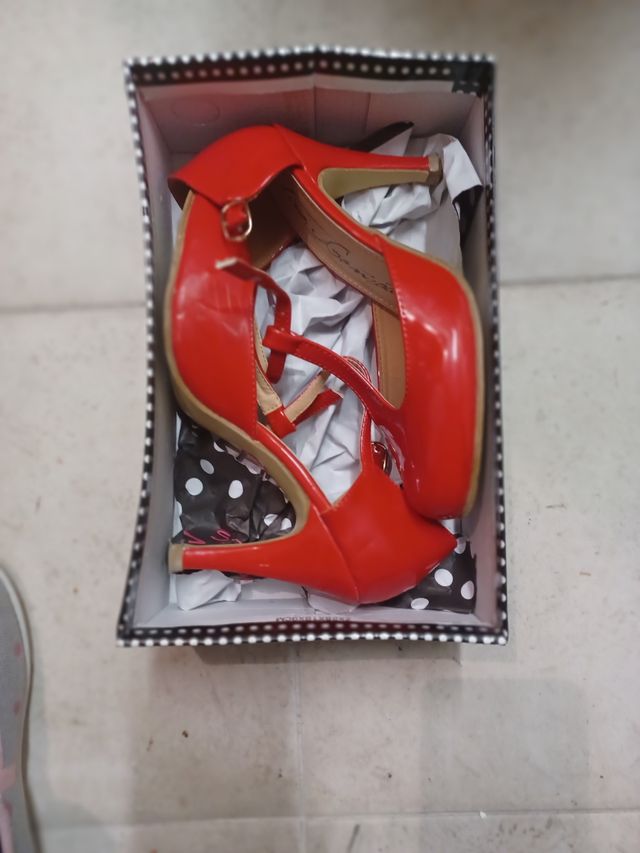 tacones rojos
