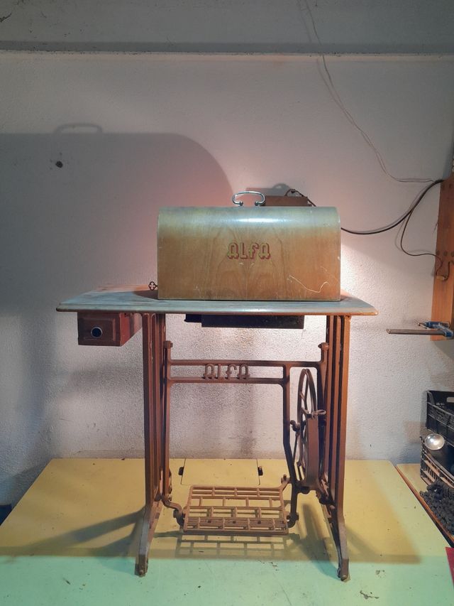 Máquina de coser ALFA