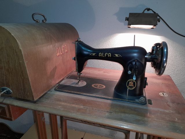 Máquina de coser ALFA