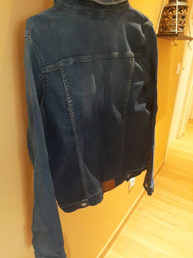 cazadora vaquera. con etiqueta sin estrenar