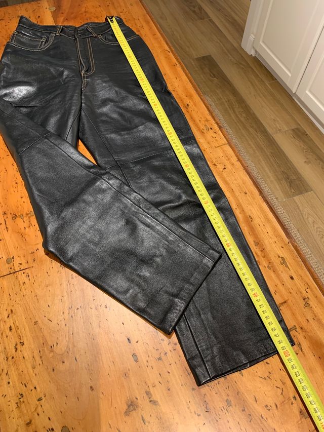 Pantalón cuero negro