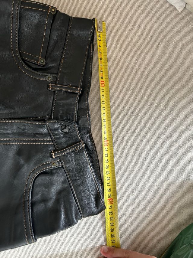 Pantalón cuero negro
