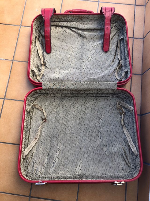 Maleta de piel vintage roja