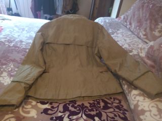 gabardina corta acolchada