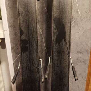 sky más un conjunto palos Salomón