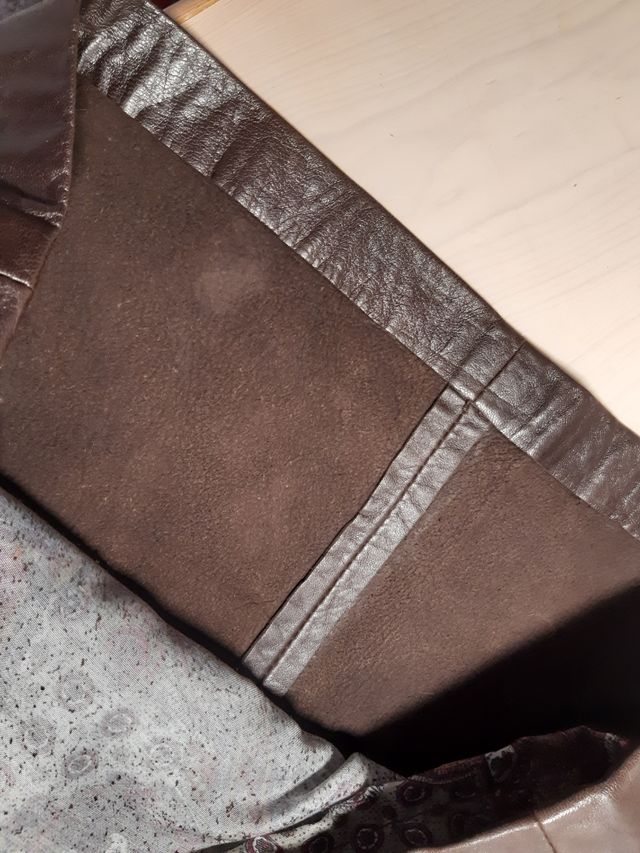 FALDA DE GENUINO CUERO