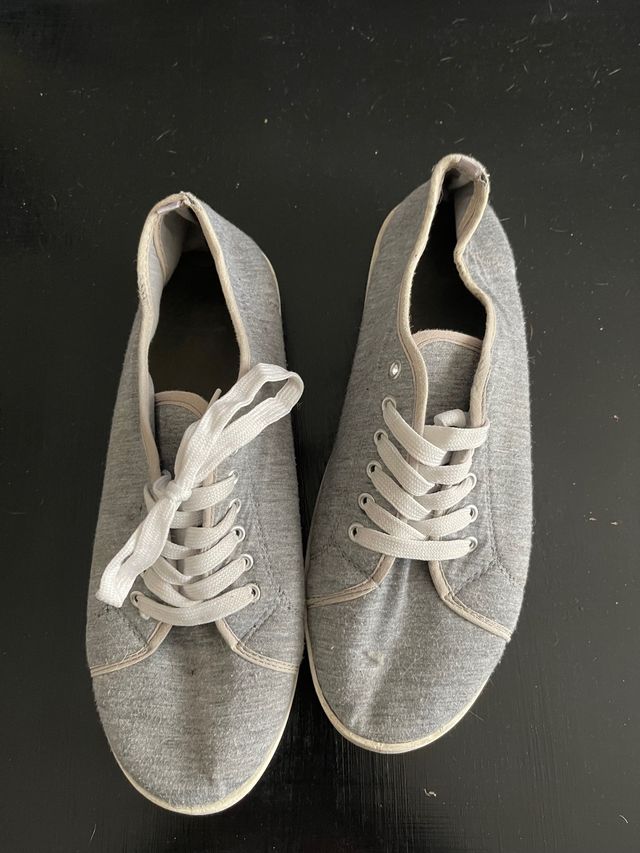 Zapatillas grises