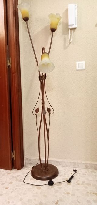LÁMPARA DE PIE 