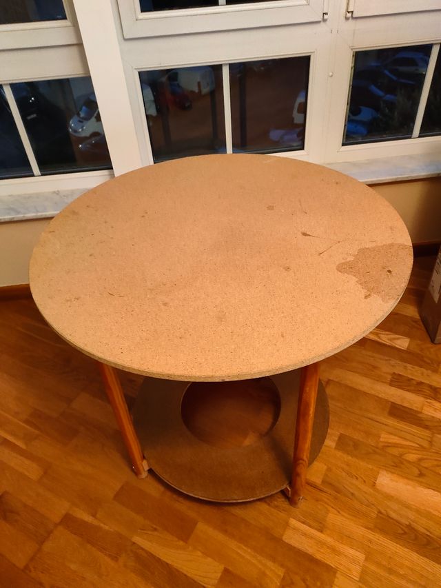 mesita salom con mantel