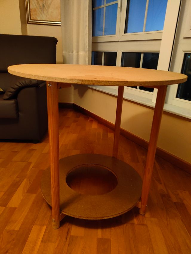 mesita salom con mantel