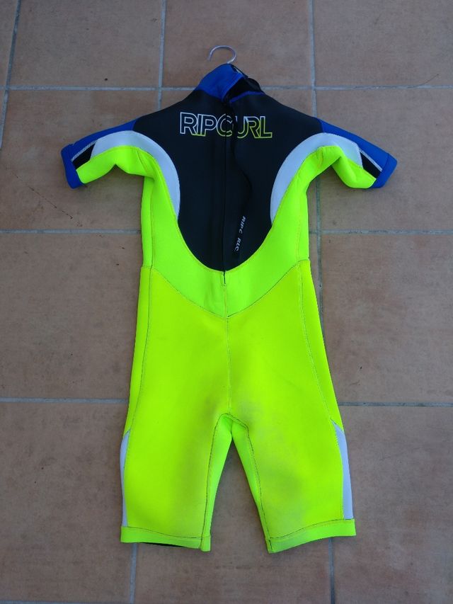 traje chaque surf niño