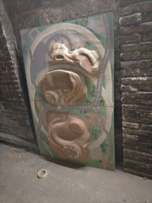 maqueta de tren madera con tunel ,1,50 X 1 mt de m