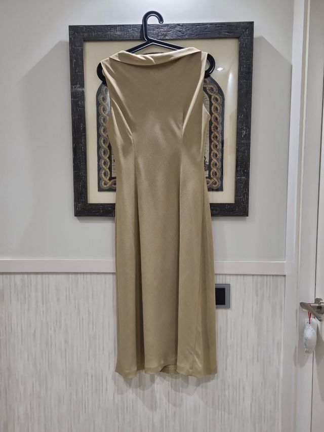 Vestido Zara sin magas color Beige talla 42