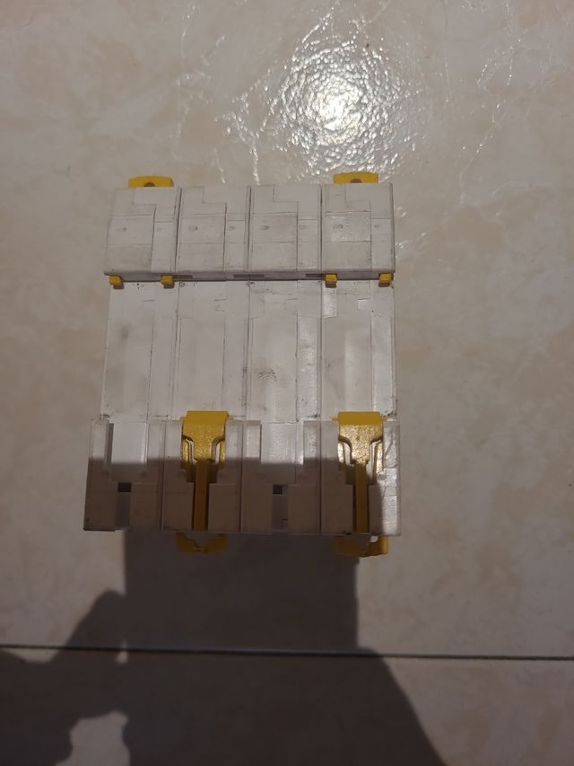 INTERRUPTOR SCHNEIDER ELECTRIC