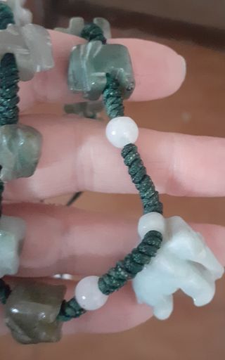 Collar con 11 elefantes de jade de Birmania