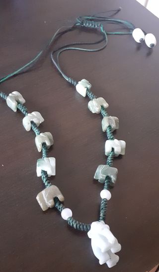 Collar con 11 elefantes de jade de Birmania