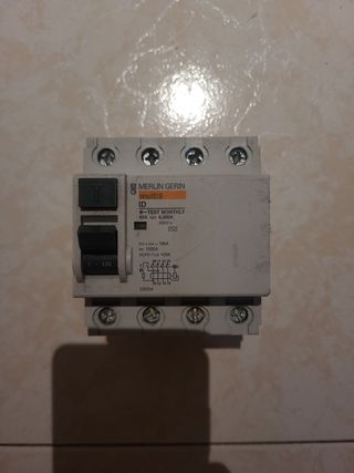INTERRUPTOR/DIFERENCIAL MERLIN GERIN