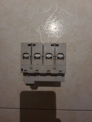 INTERRUPTOR/DIFERENCIAL MERLIN GERIN