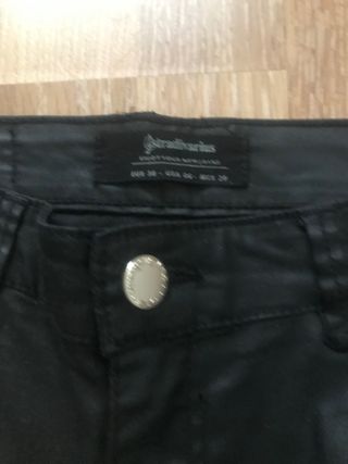 Pantalón Stradivarius tipo cuero