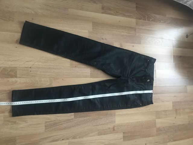Pantalón Stradivarius tipo cuero