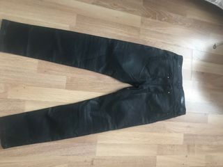 Pantalón Stradivarius tipo cuero