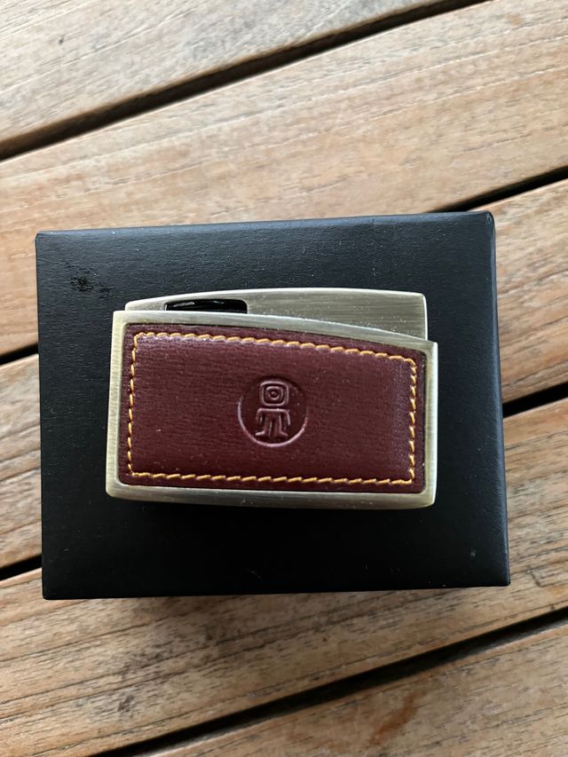 Accendino EGOIST  inserti in pelle