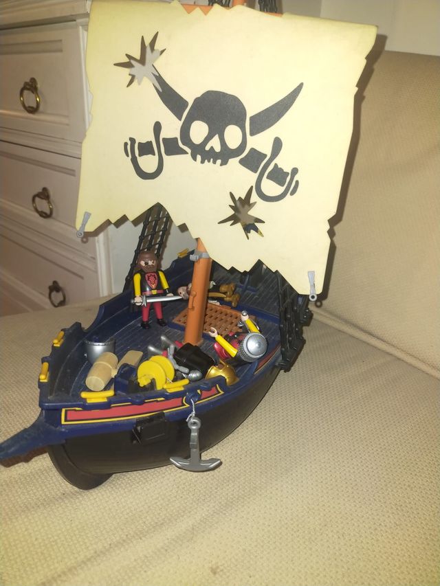 Barco de pirata juguete con muñecos de Playmobil