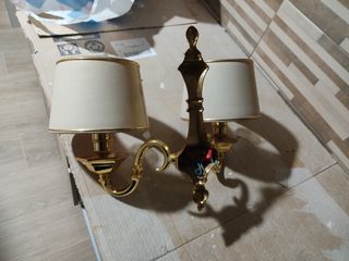 Lámpara de pared con dos tulipas 
