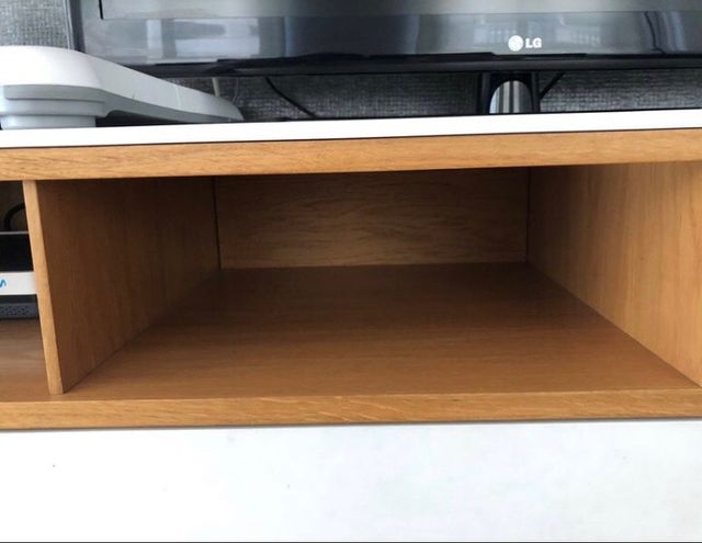 Mueble TV lavado blanco y combinado con madera