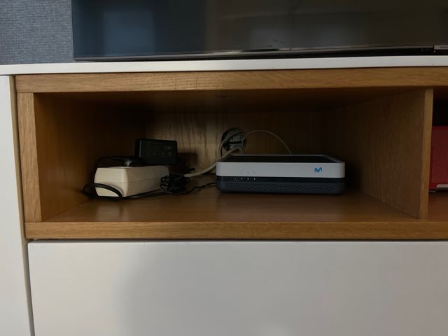 Mueble TV lavado blanco y combinado con madera