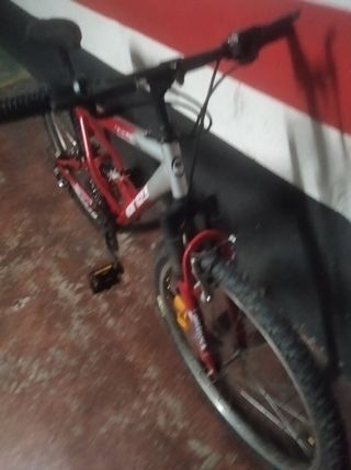BICICLETA CON DOBLE SUSPENSIÓN
