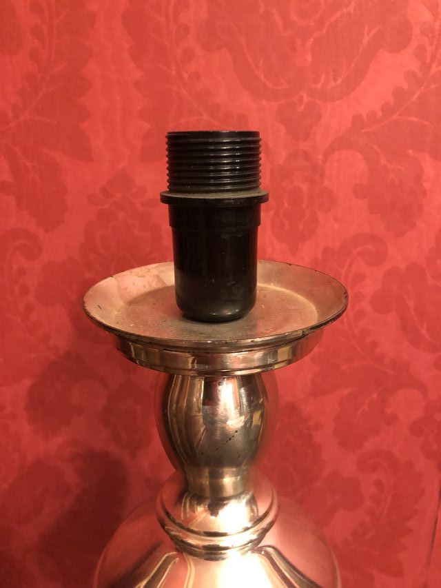 Lámpara de pie antigua vintage bañada en plata.