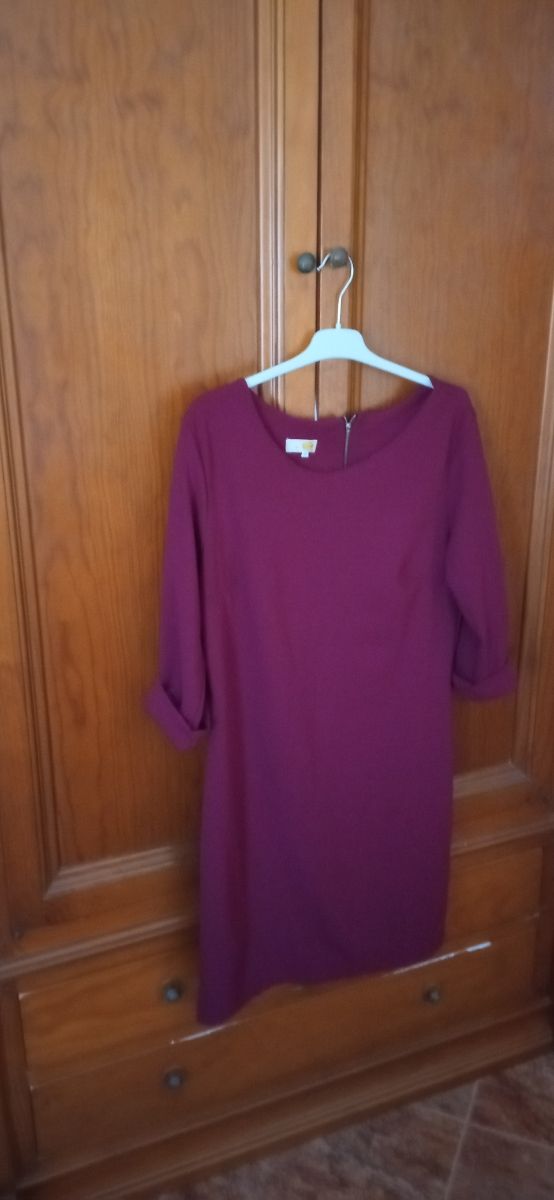 Vestido burdeos para mujer de Ylos.