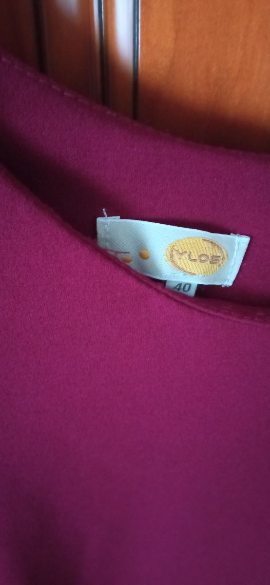 Vestido burdeos para mujer de Ylos.