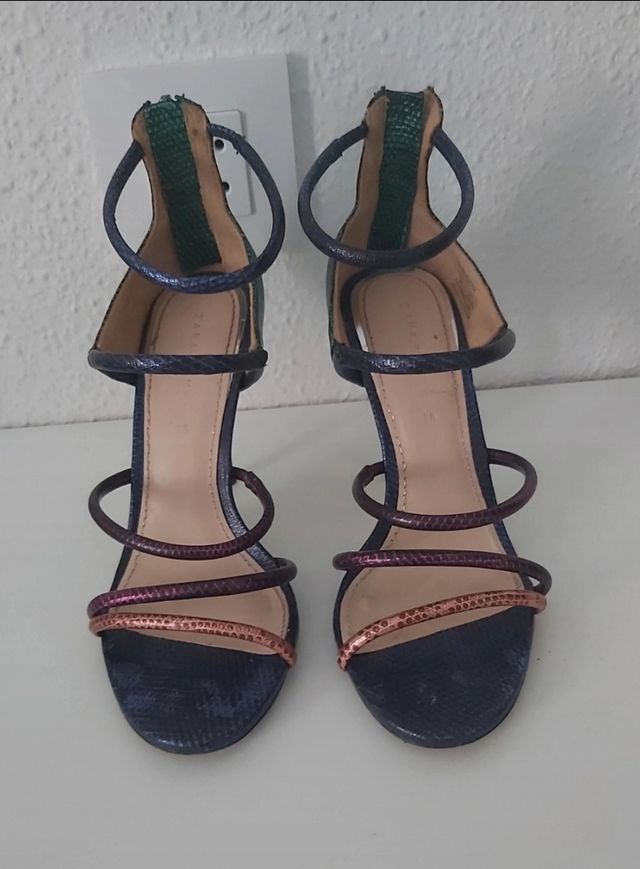 sandalia metalizada zara