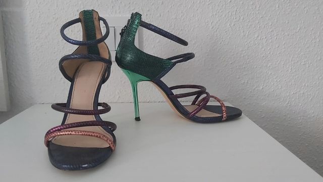 sandalia metalizada zara