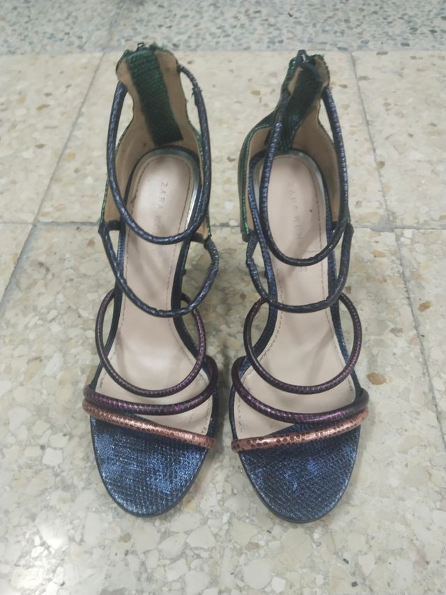 sandalia metalizada zara