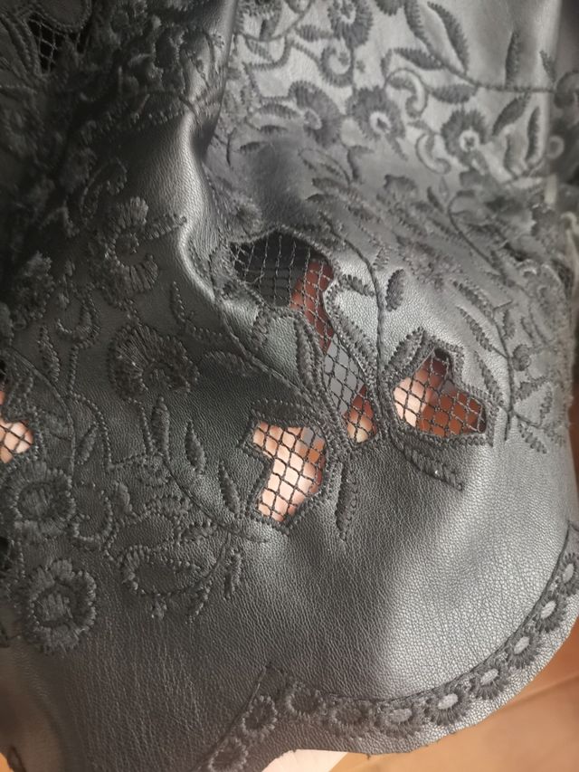 vestido calado y bordado