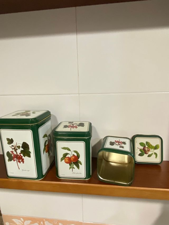 Tres latas decorativas de cocina. 3€ las tres.
