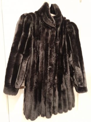 Chaquetón de piel de mutón y cuero.