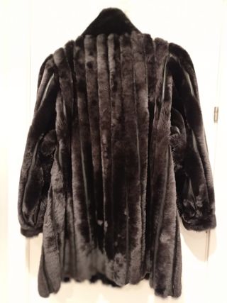 Chaquetón de piel de mutón y cuero.