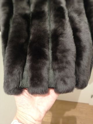 Chaquetón de piel de mutón y cuero.