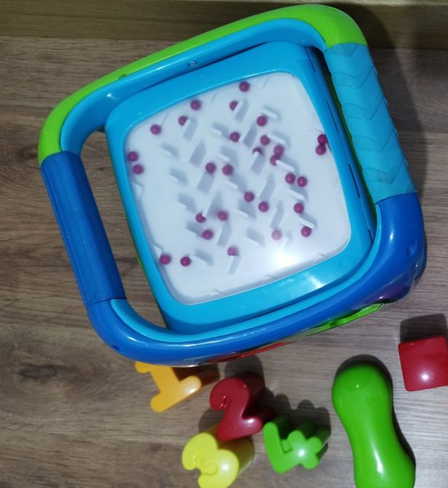 Cubo de piezas encajable. Imaginaruim